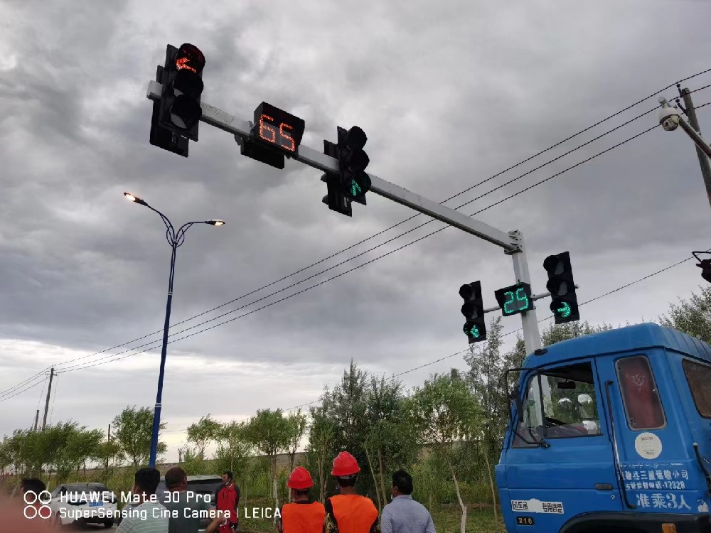 一不留神走神了误闯红灯，你知道怎么做才不会扣分吗？