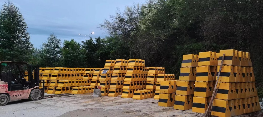 神秘小黄墩，校园新风景