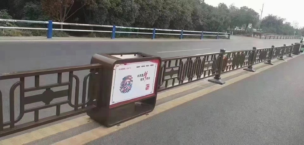 城市新宠：道路花箱护栏，美观与安全的双重保障！